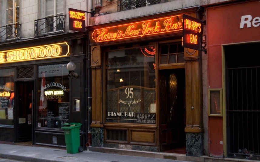 La storica entrata dell'Harry's New York Bar