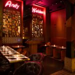 Il lounge bar Andy Wahloo a Parigi: atmosfera in rosso