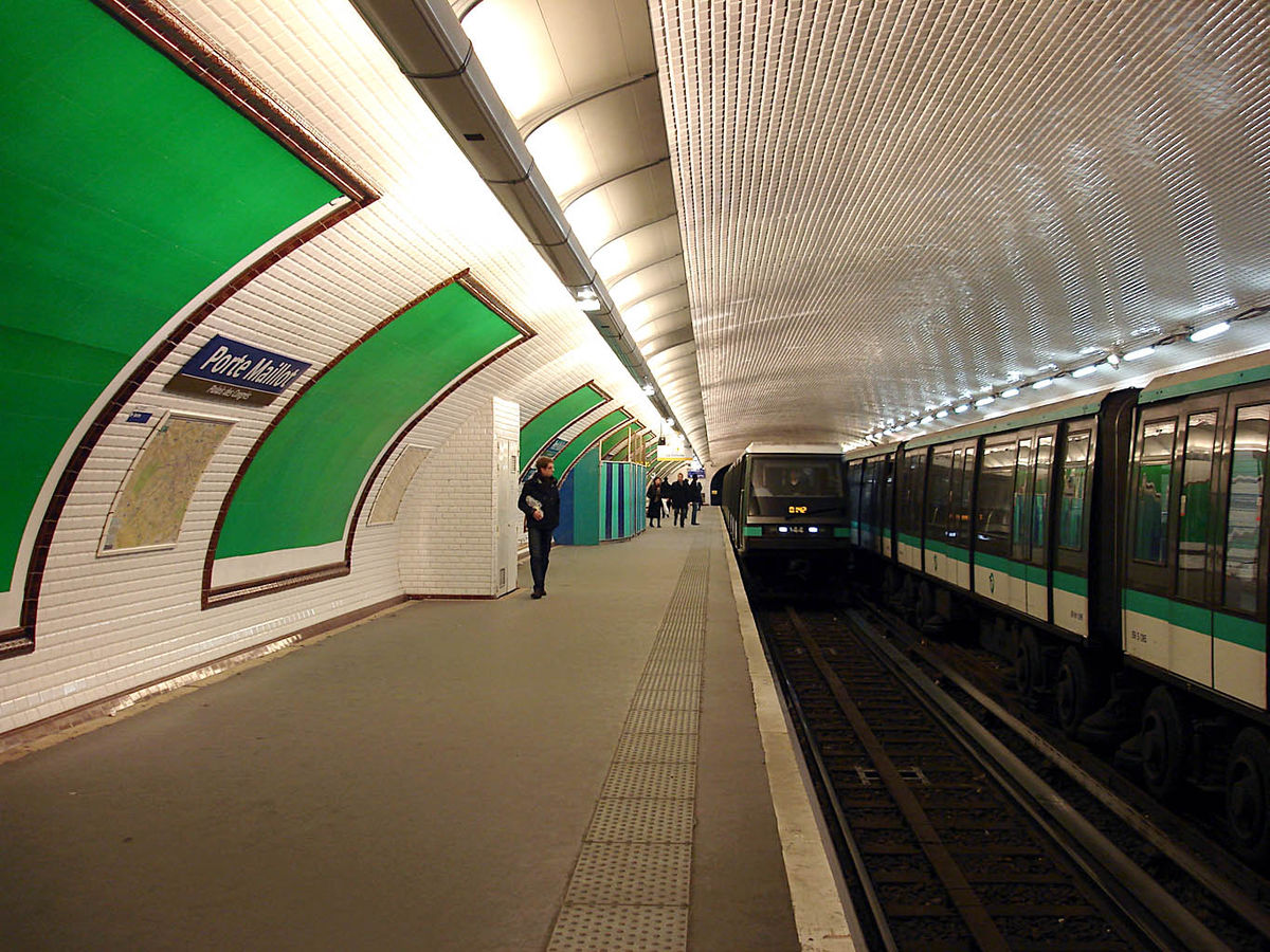 Porte Maillot, la stazione della metropolitana di Parigi, linea 1