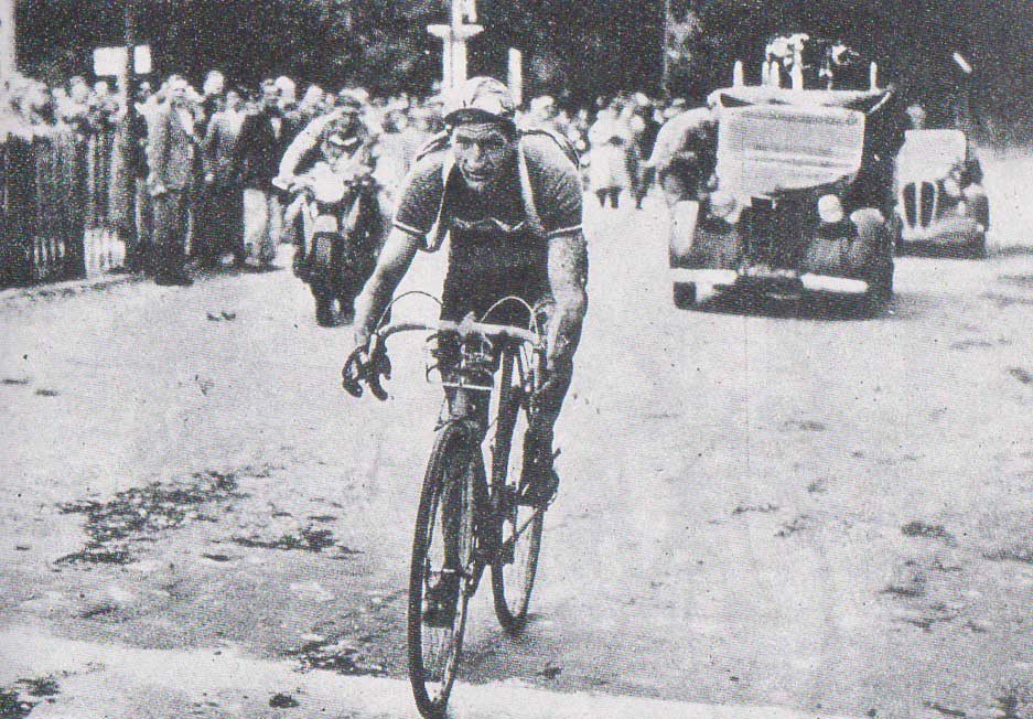 Tour de France con Maigret (foto da biciclettami).